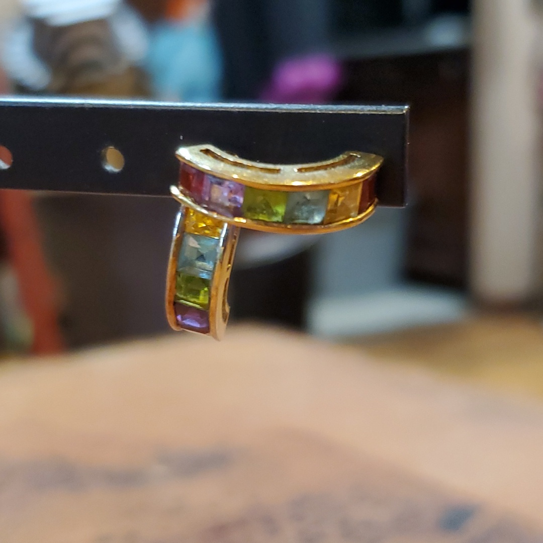 Beautiful Pair Of Gold Wash Over Sterling With Gemstones 25$
